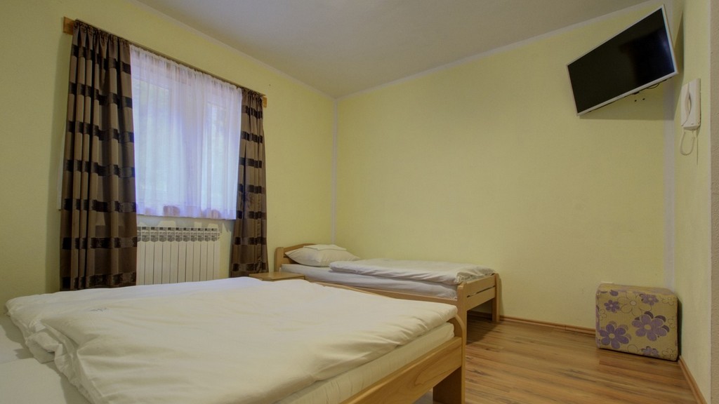https://reklamirajte.se/wp-content/uploads/2018/11/Guesthouse-Yeti-trokrevetna.jpg