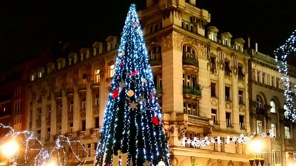 https://reklamirajte.se/wp-content/uploads/2018/12/belgrade-christmas-market-tree1.jpg