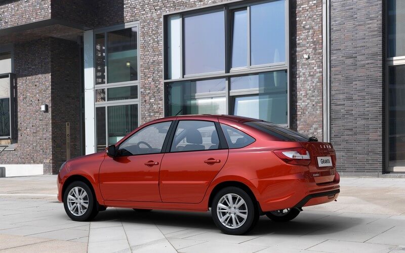 Lada, aktuelni modeli – Granta i Xray 4