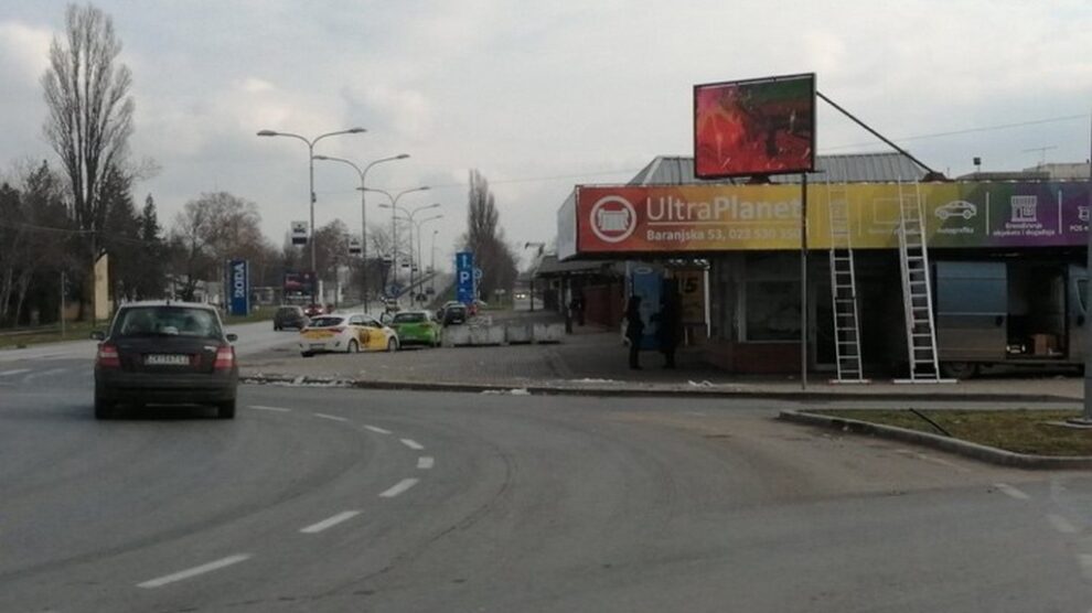 Led Ekran 094, površina 4x3m, Zrenjanin - centar, Banatska ulica, kružni tok kod glavne autobuske stanice, u pravcu izlaza ka Beogradu