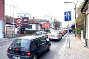 Bilbord BB-400-B, Kragujevac, površina 4x3m - ulica Potporucnika Govedarice - Zmaj Jovina, pre raskrsnice sa Vojvode Putnika