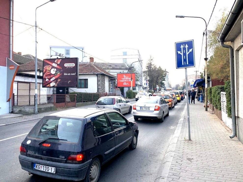 Bilbord BB-400-B, Kragujevac, površina 4x3m - ulica Potporucnika Govedarice - Zmaj Jovina, pre raskrsnice sa Vojvode Putnika