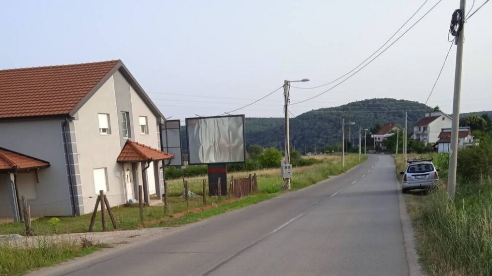 Bilbord BB-401-B, površina 4x3m, osvetljen, Ripanj ulica Avalska br.300, pravac od Avale ka Ripnju