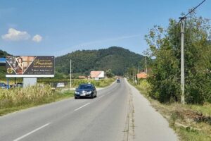 Megabord 008 A - 8x3,5 - neosvetljen - Kopaonik - na putu Kruševac - Brus, naselje Tršanovci, 2 km pre Brusa, lice ka Kopaoniku