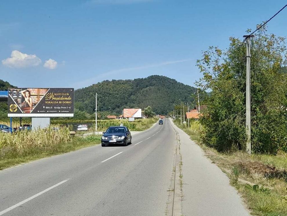 Megabord 008 A - 8x3,5 - neosvetljen - Kopaonik - na putu Kruševac - Brus, naselje Tršanovci, 2 km pre Brusa, lice ka Kopaoniku