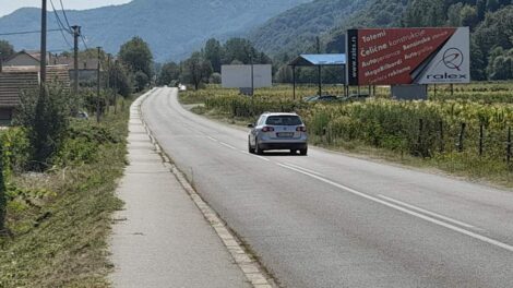 Megabord 009 A površina 8 x 3,5m - Kopaonik - na putu Brus - Kruševac, naselje Tršanovci, 2 km od Brusa, lice ka Kruševcu.