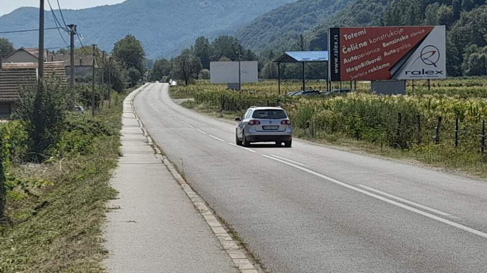 Megabord 009 A površina 8 x 3,5m - Kopaonik - na putu Brus - Kruševac, naselje Tršanovci, 2 km od Brusa, lice ka Kruševcu.