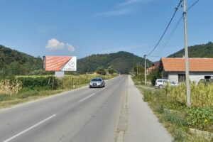 Megabord 009 b površina 8 x 3,5m - Kopaonik - na putu Kruševac - Brus, naselje Tršanovci, 2 km pre Brusa, lice ka Kopaoniku.