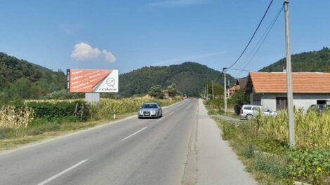 Megabord 009 b površina 8 x 3,5m - Kopaonik - na putu Kruševac - Brus, naselje Tršanovci, 2 km pre Brusa, lice ka Kopaoniku.