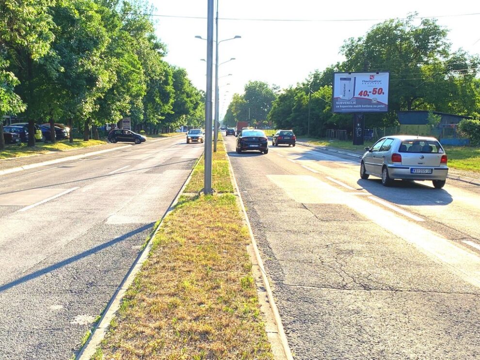 Bilbord BB-407-a površina 4x3m, ulica Dositejeva, uži centar grada, kod Dis marketa, u blizini Mol i Nis pumpe