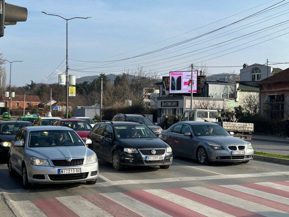 Led Ekran 108, površina 4x3m, Bulevar Zorana Djindjica 58, na raskrsnici ispred Kliničkog centra Niš