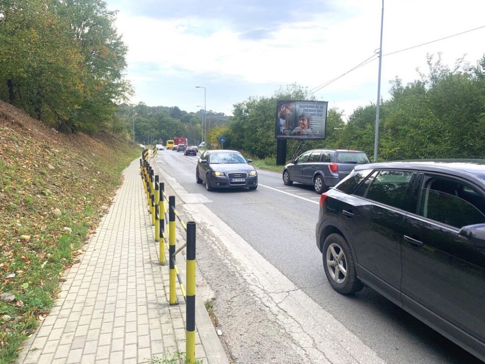 Bilbord BB-408 A, površina 4x3m, ulica Vojvode Stepe, isped kružnog toka u blizini firme Eurotay