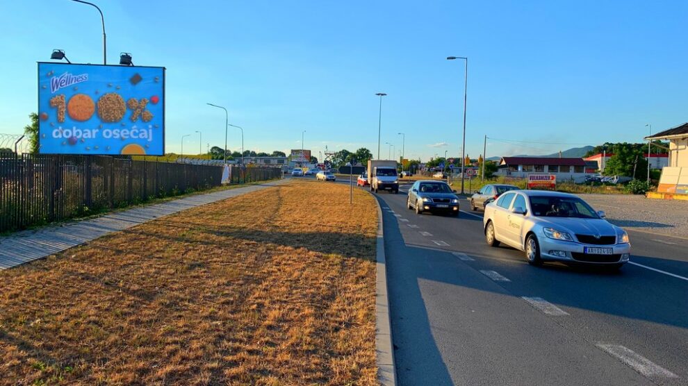 Bilbord BB-409-B, Kraljevo, površina 4x3m, Industrijska zona Šeovac, put od Kraljeva prema Čaćku, Ibarska magistrala, na samom ulasku u Tempo