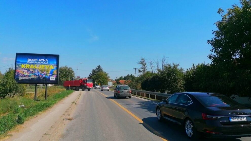 Bilbord BB-410 B, površina 4x3m, ulica Ibarski put, tranzit, Ibarska magistrala, ulaz u Kraljevo iz Čačka, industrijska zona