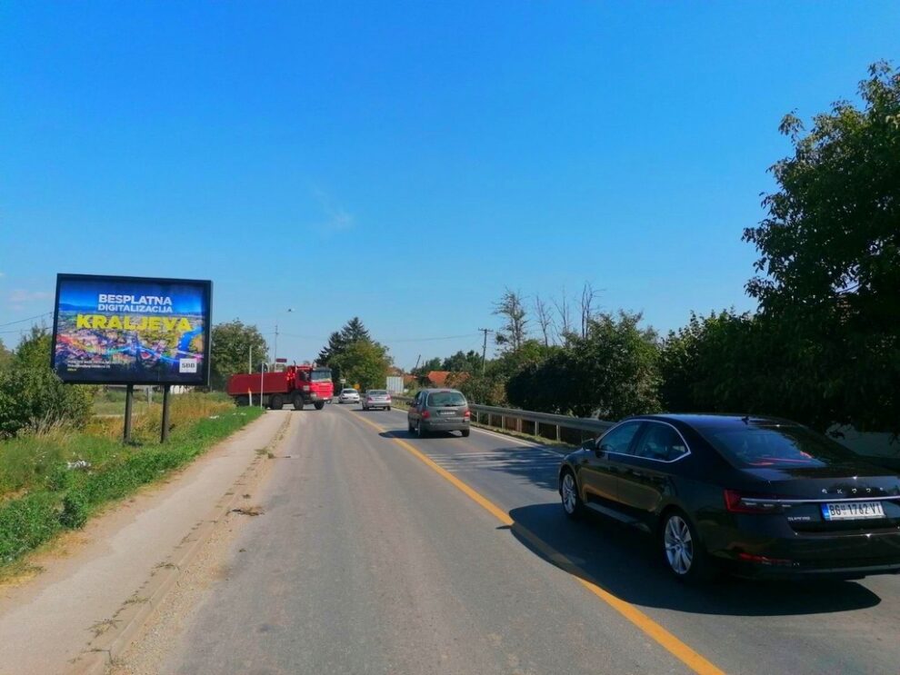 Bilbord BB-410 B, površina 4x3m, ulica Ibarski put, tranzit, Ibarska magistrala, ulaz u Kraljevo iz Čačka, industrijska zona