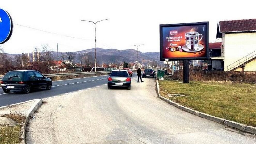 Bilbord BB-411 A, površina 4x3m, ulica Dositejeva, u blizini Dis marketa, izlaz iz Kraljeva prema Kragujevcu