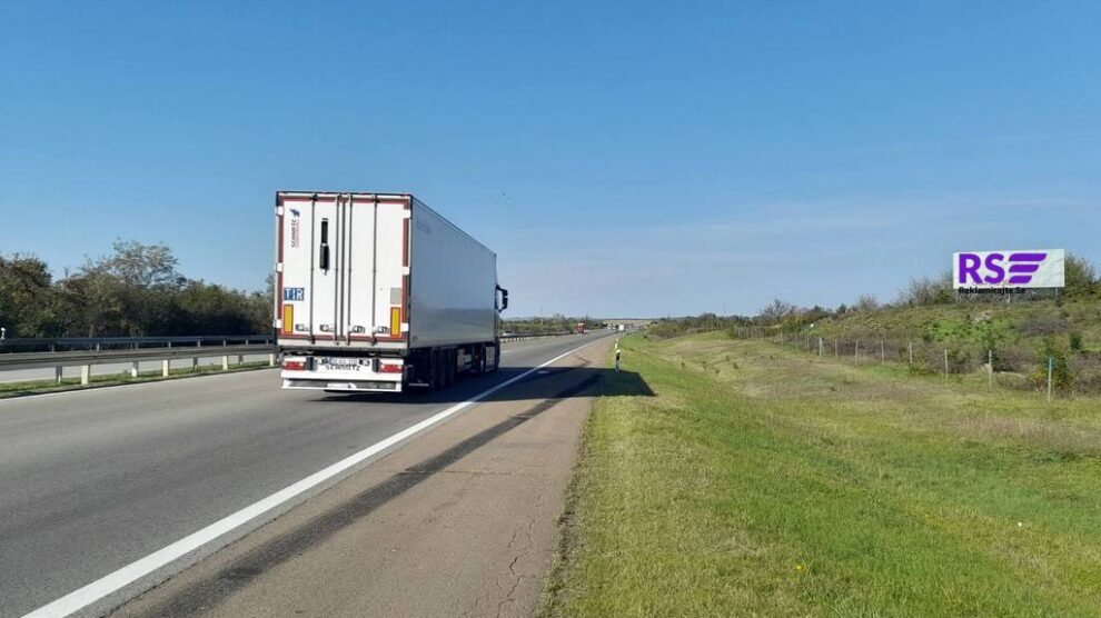 MB 010 A površine 10x3,8m, Lokacija auto put Niš - Beograd, na pola puta izmedju Paraćina i Ćuprije