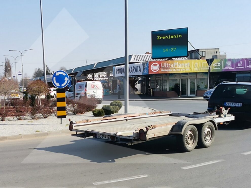 Led Ekran 115, površina 4x3m, Zrenjanin - autobuska stanica, kružni tok, na uglu ulica Beogradske i Pere dobrinovića