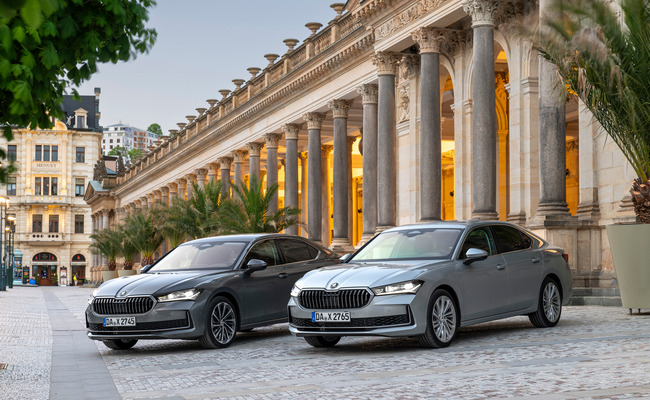 24_skoda_superb_hatch_sl 3