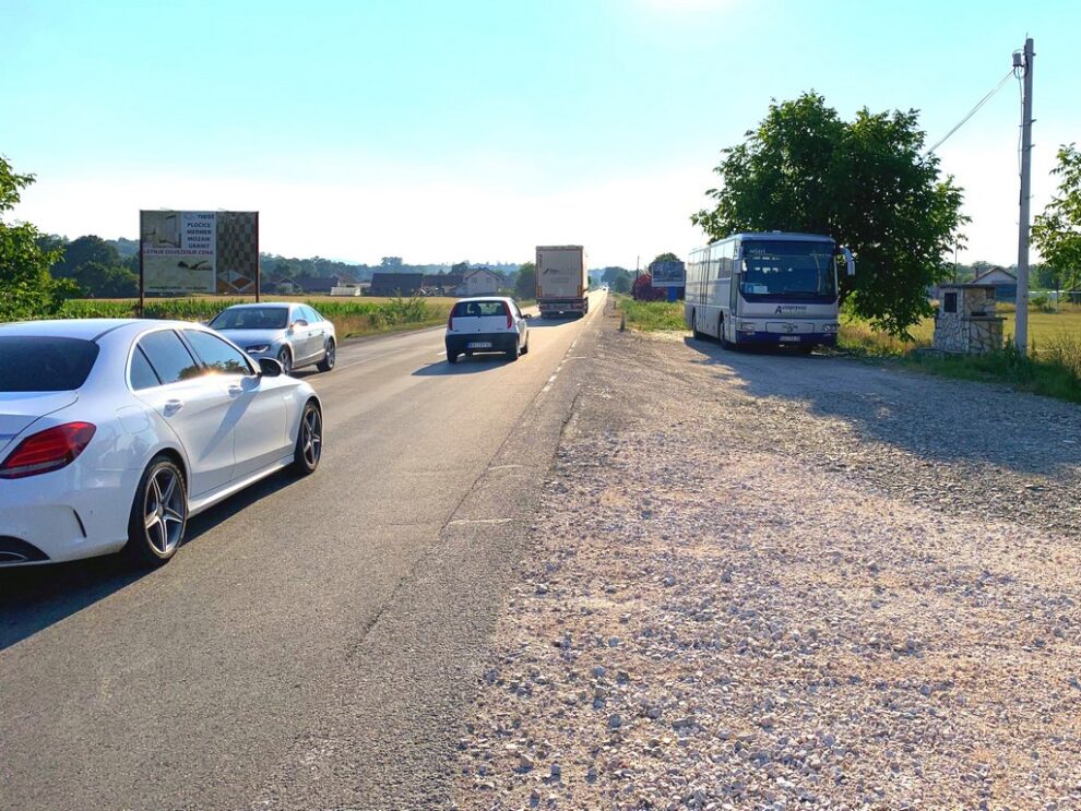 Bilbord BB-422-B, površina 4x3 metara, lokacija Ratina, ulaz u Kraljevo iz pravca Vrnjačke banje, Trstenika i Kruševca