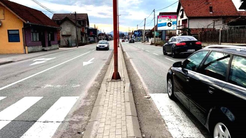 Bilbord BB-424-A, površina 4x3 metara, lokacija bulevar Tanaska Rajića, od kružnog toka na trazitu ka centru grada