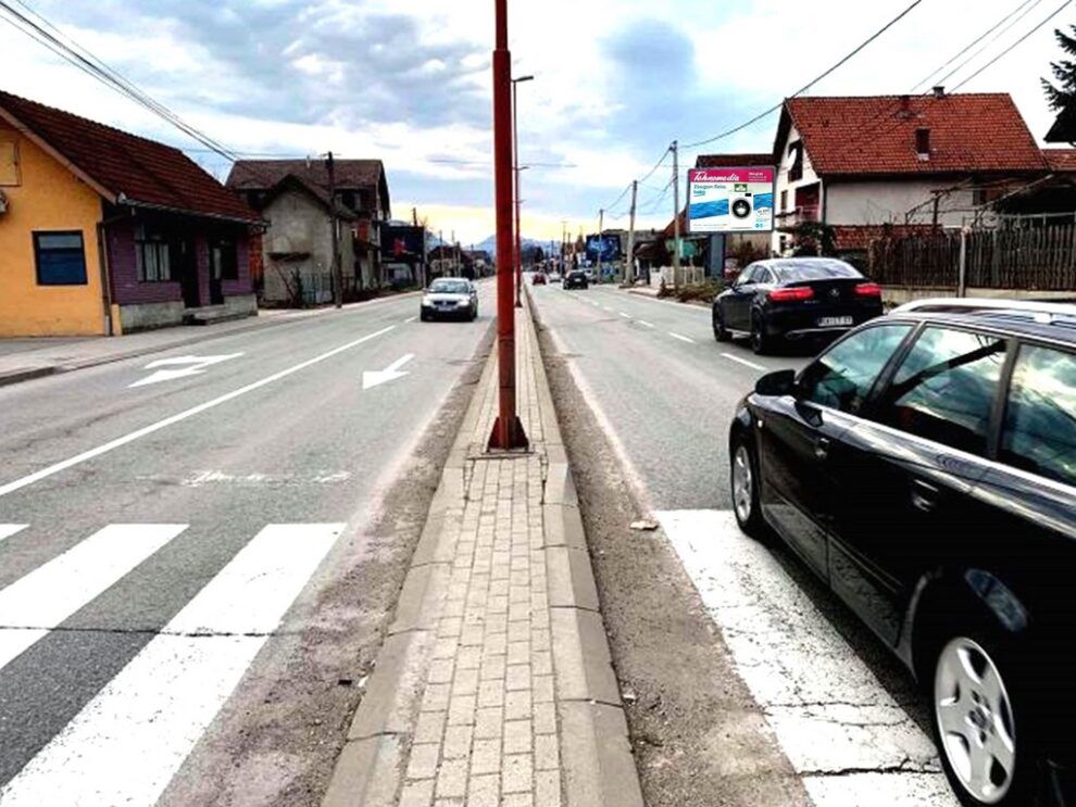 Bilbord BB-424-A, površina 4x3 metara, lokacija bulevar Tanaska Rajića, od kružnog toka na trazitu ka centru grada