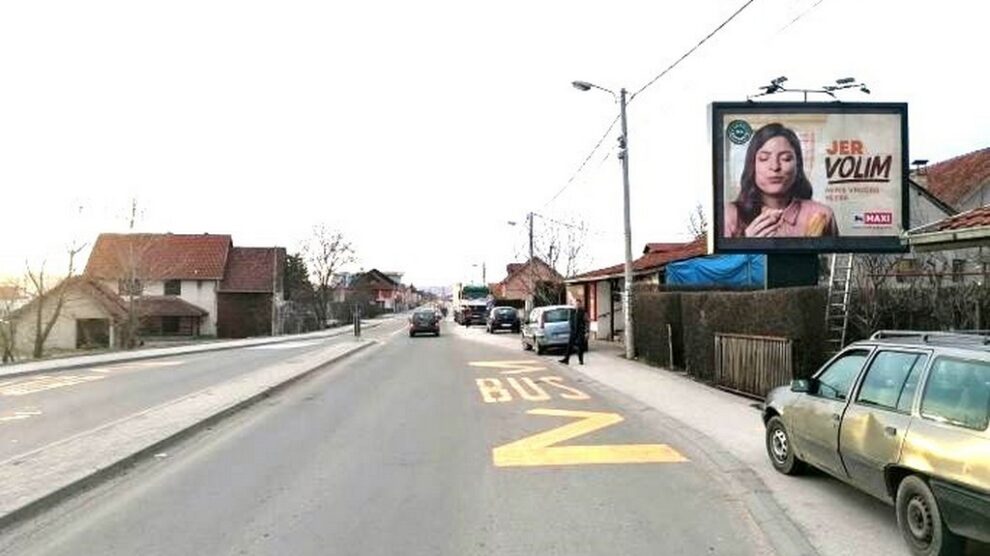 Bilbord BB-425-A, površina 4x3 metara, lokacija bulevar Tanaska Rajić, odmah nakon skretanja sa kružnog toka na tranzitu, u pravcu centra Čačka