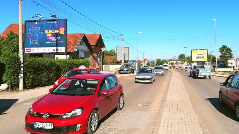 Bilbord BB-425-B, 4x3 metara, bulevar Tanaska Rajića, pre uključenja na kružni tok i tranzit za Zlatibor i Beograd u pravcu kružnog toka