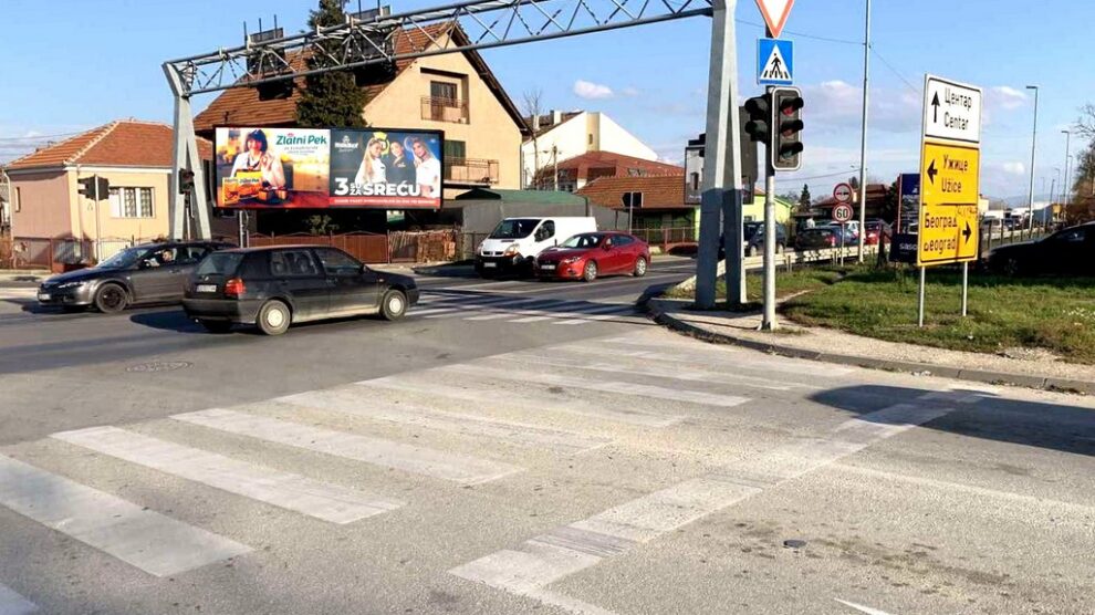 Bilbord BB-426-Desni, 4x3, raskrsnica bulevara Oslobodilaca Čačka i Balkanske ulice, na obilaznici ka centru i tranziti za Kraljevo, Beograd