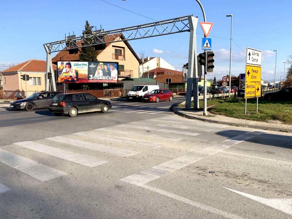 Bilbord BB-426-Desni, 4x3, raskrsnica bulevara Oslobodilaca Čačka i Balkanske ulice, na obilaznici ka centru i tranziti za Kraljevo, Beograd