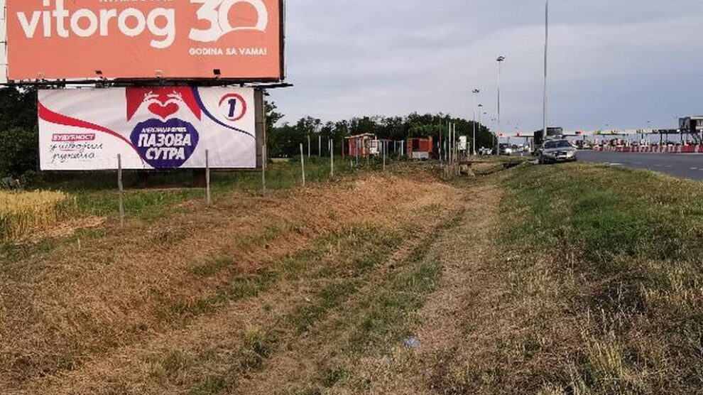 Megabord MB 014, površina 10x4 metara, osvetljen 40m2, lokacija Stara Pazova, 120 metara pre naplatne rame, pravac Novi Sad - Beograd