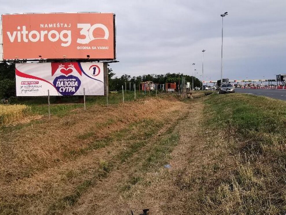 Megabord MB 014, površina 10x4 metara, osvetljen 40m2, lokacija Stara Pazova, 120 metara pre naplatne rame, pravac Novi Sad - Beograd