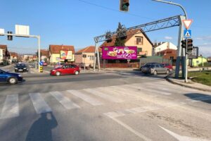 Bilbord BB-427, 8x3 m, lokacija raskrsnica bulevara Oslobodilaca Čačka i Balkanske ulice, na tranzitu za Kraljevo, Beograd, Užice i Zlatibor