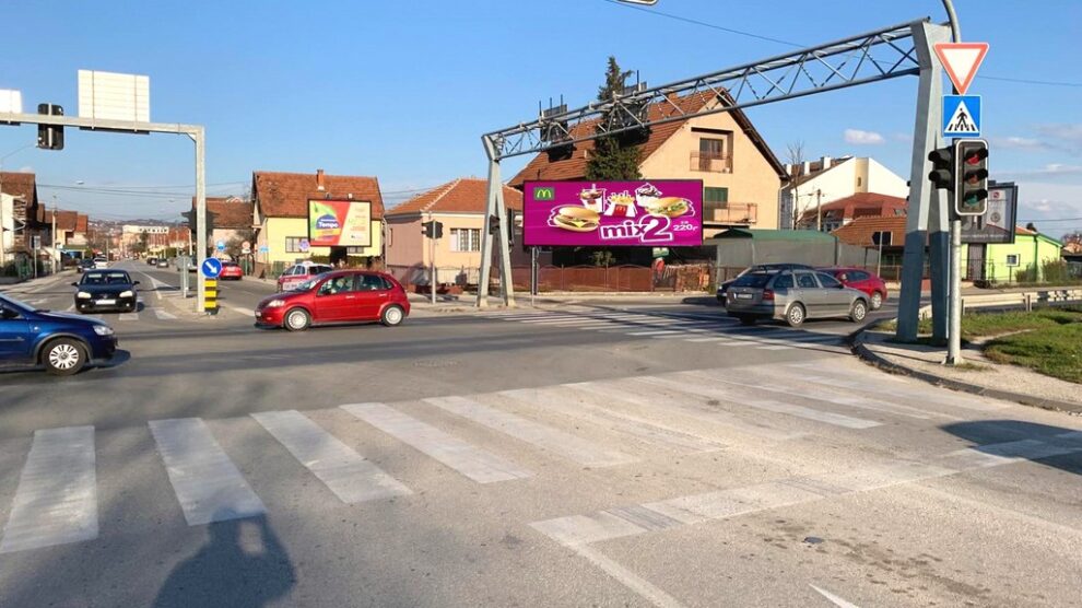 Bilbord BB-427, 8x3 m, lokacija raskrsnica bulevara Oslobodilaca Čačka i Balkanske ulice, na tranzitu za Kraljevo, Beograd, Užice i Zlatibor