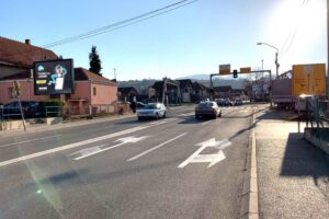 Bilbord BB 428 B, površina 4x3 metara, Balkanska ulica, neposredno pre raskrsnice na obilaznici, levo za Kraljevo, desno za Užice i Zlatibor