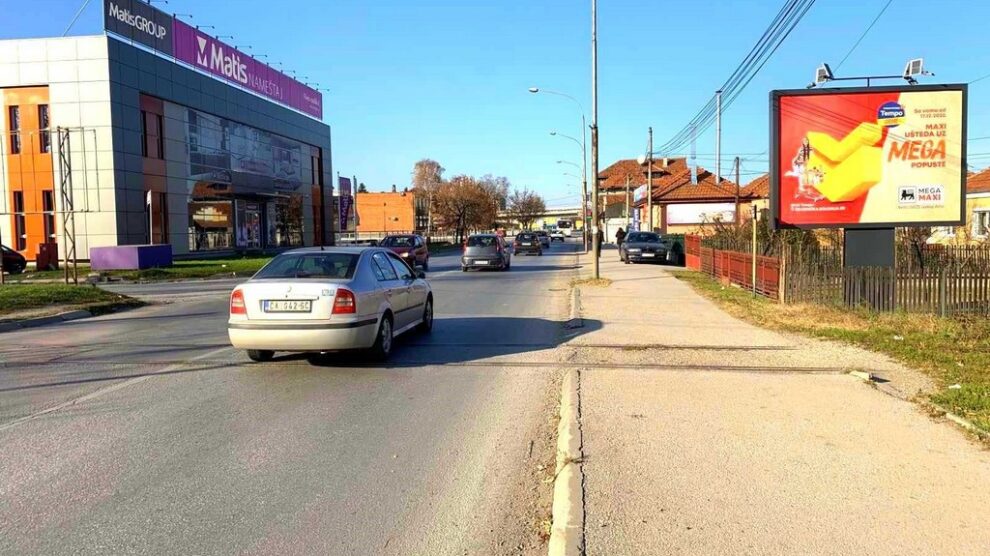 Bilbord BB 429 A, površina 4x3 metara, ulica doktora Dragiše Mišovića, preko puta salona Matis i novog tržnog centra, pravac prema centru