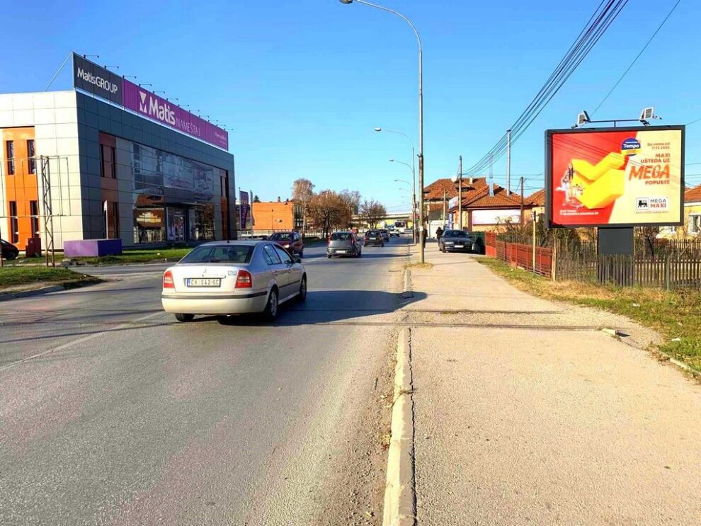 Bilbord BB 429 A, površina 4x3 metara, ulica doktora Dragiše Mišovića, preko puta salona Matis i novog tržnog centra, pravac prema centru