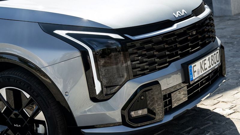 kia-new-sportage-gtline-my26-lunar-silver-static-glavna