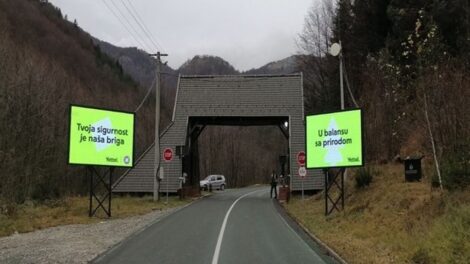 Led Ekran 120, površina 3x2 metara, lokacija Brezeće, ulaz u Nacionalni Park Kopaonik iz pravca Brusa