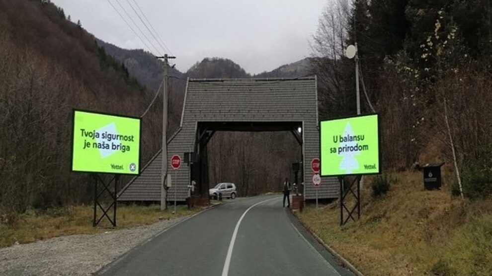Led Ekran 120, površina 3x2 metara, lokacija Brezeće, ulaz u Nacionalni Park Kopaonik iz pravca Brusa