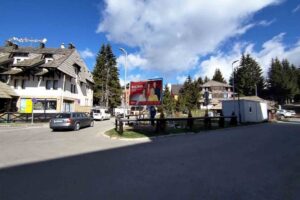 Led Ekran 122, površina 4x3 metara, lokacija Kopaonik, kod ulaza u hotel Grand