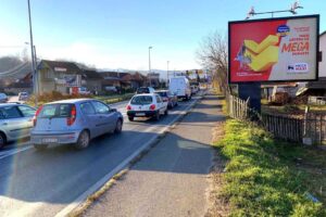 Bilbord BB 430 A, površina 4x3 metara, bulevar Oslobodilaca Čačka, tranzit, pre raskrsnice sa ulicom Kneza Miloša, pravac ka Užicu i Zlatiboru