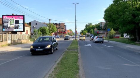 Bilbord BB 433 B, površina 4x3 metara, Bulevar Nikole Pašića, na raskrsnici sa ulicama Vojvode Stepe i Radničkog Samoupravljanja, lice prema Shopping parku.