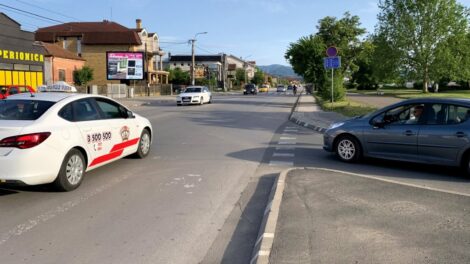 Bilbord BB 434 B, površina 4x3 metara, Ulica Ljube Tripkovića, tranzit, odmah pored ulaza u Shopping park i Ledl
