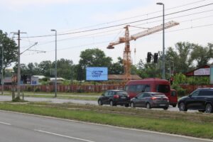 Led Ekran 132, površina 5x3 metara, Novi Beograd, ulica Jurija Gagarina, preko puta nove autobuske stanice