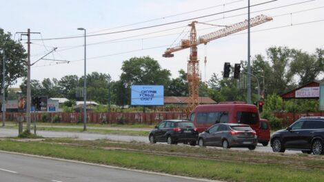Led Ekran 132, površina 5x3 metara, Novi Beograd, ulica Jurija Gagarina, preko puta nove autobuske stanice