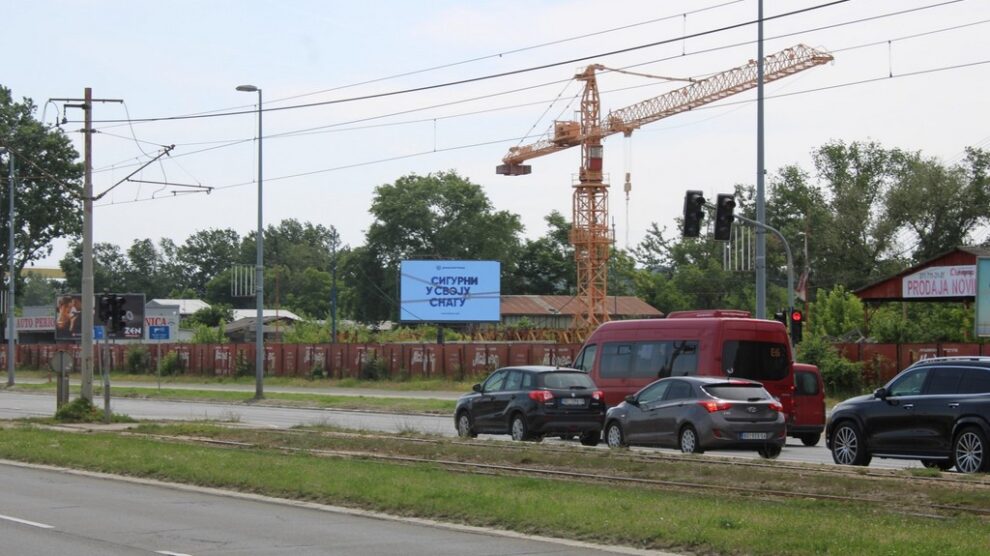 Led Ekran 132, površina 5x3 metara, Novi Beograd, ulica Jurija Gagarina, preko puta nove autobuske stanice