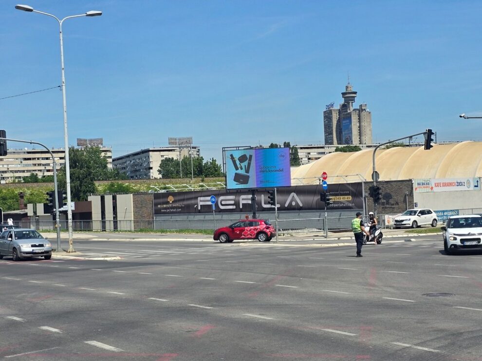 Led Ekran 134, površina 5x3 metara, Novi Beograd, ugao ulica Tošinog bunara i bulevara heroja sa Košara