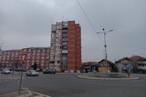 Fasada 12, Kruševac, površina 4x25 metara, 100m2, lokacija kružni tok ka Tržnom Centru Big