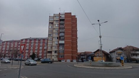 Fasada 12, Kruševac, površina 4x25 metara, 100m2, lokacija kružni tok ka Tržnom Centru Big